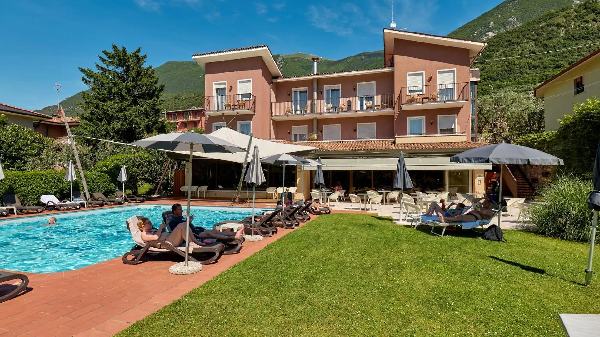 Hotel Luna Rossa (Adults Only) Malcesine 3*,  Italy
